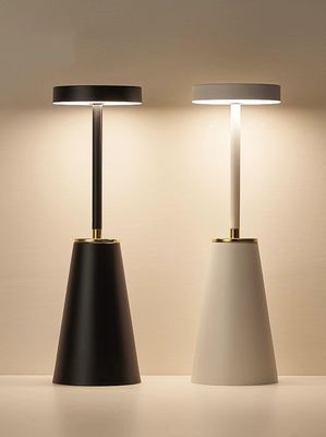 ワイヤレス充電とディミング付きの現代的な寝室テーブルランプ 寿命15000時間
