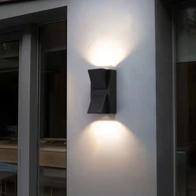 2700~6500K 色温 ポリカーボネート ディフューザー付き 庭 LED 壁灯具