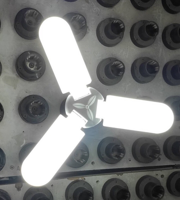 45W/60W LED 3/4 折りたたむ式 LED 扇風機ランプ モーデンスタイルと15000 作業寿命