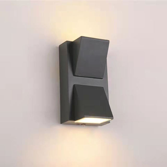 2700~6500K 色温 ポリカーボネート ディフューザー付き 庭 LED 壁灯具